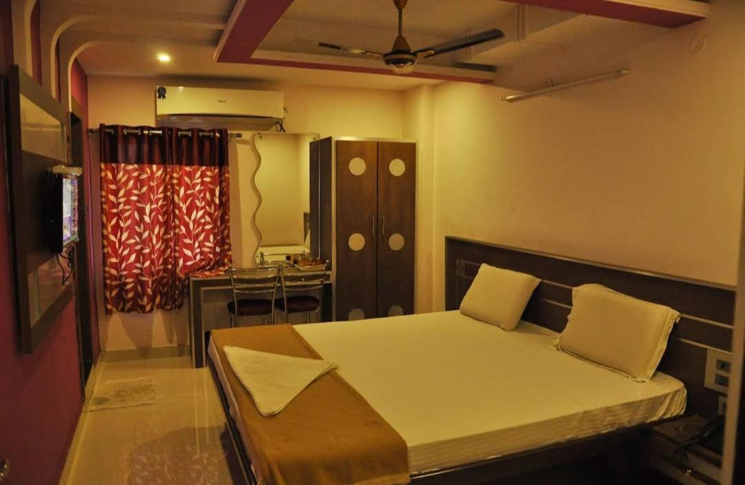 Padmavathi Family Guest House Visakhapatnam Dış mekan fotoğraf